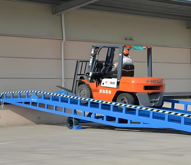 抚松移动式卸货平台（叉车用）